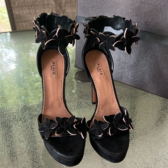 Alaia Suede Platform Heels - Picture 4 of 11